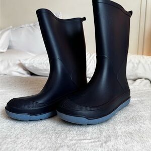 Navy Blue Boys Cat & Jack Waterproof Rain Boots (2)